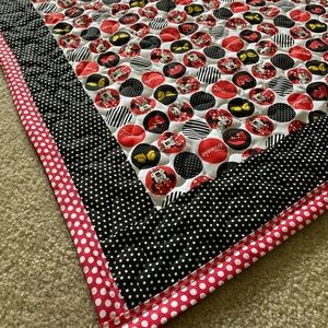 Twin size Minnie Mouse quilt